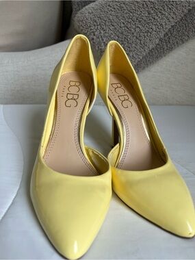 BCBG Lemon Yellow Patent Pointed-Toe Pumps size 7.5